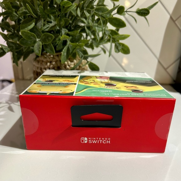 NWT Nintendo Switch Wired Animal Crossing Controller - Picture 2 of 4